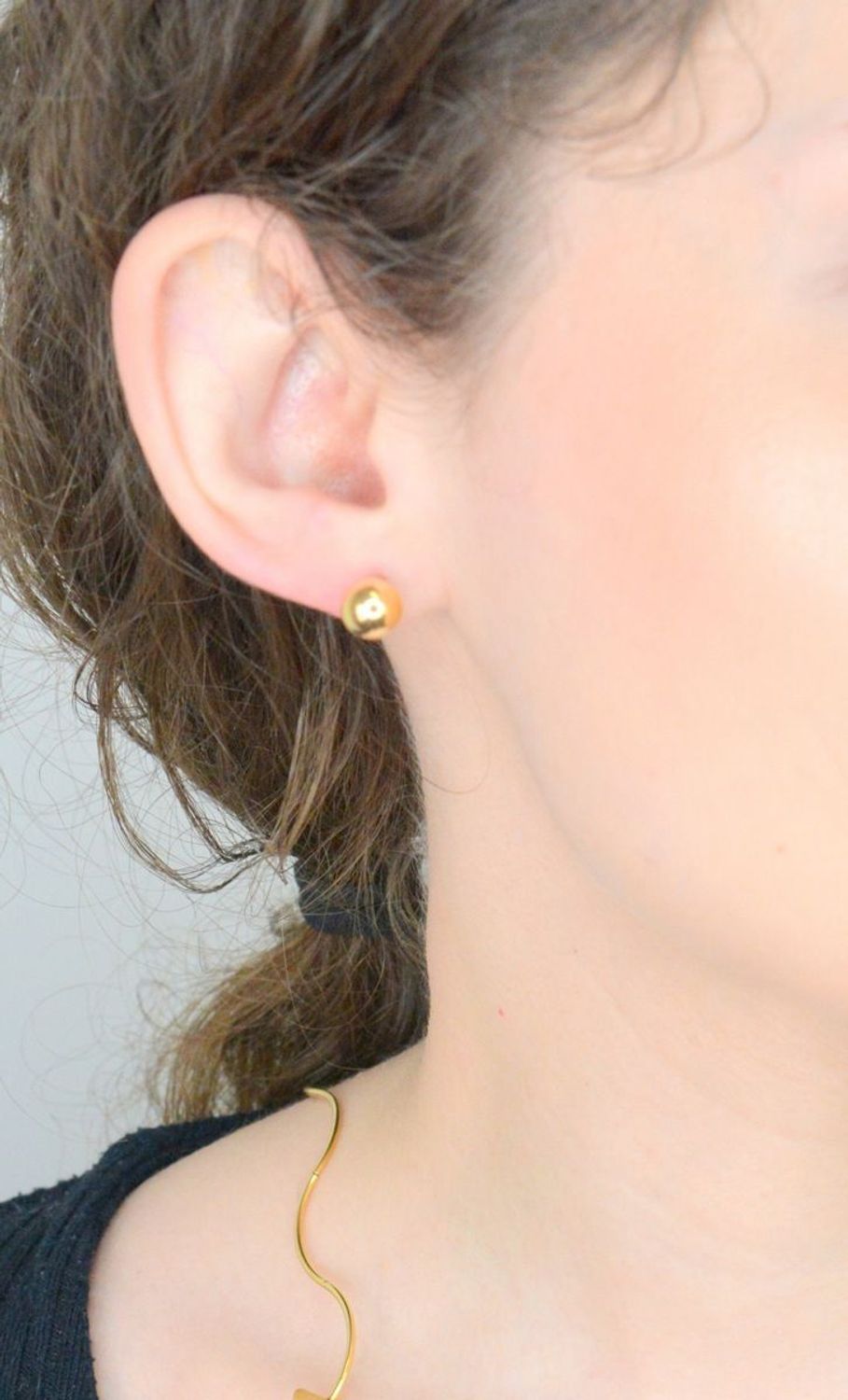 Złote kolczyki przy uchu pełne kulki 8 mm na sztyft 333.  Masywne złote kolczyki kulki wykonane z wysokiej jakości żółtego złota..jpg